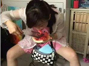 女人闹我吃瓜,吃瓜群众围观